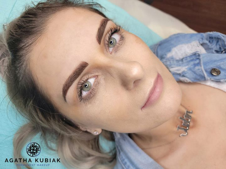 Eyebrow microblading with fully shading.